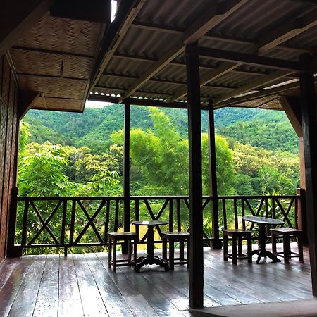 Mekong Riverside Lodge Muang Pakbèng Exterior foto