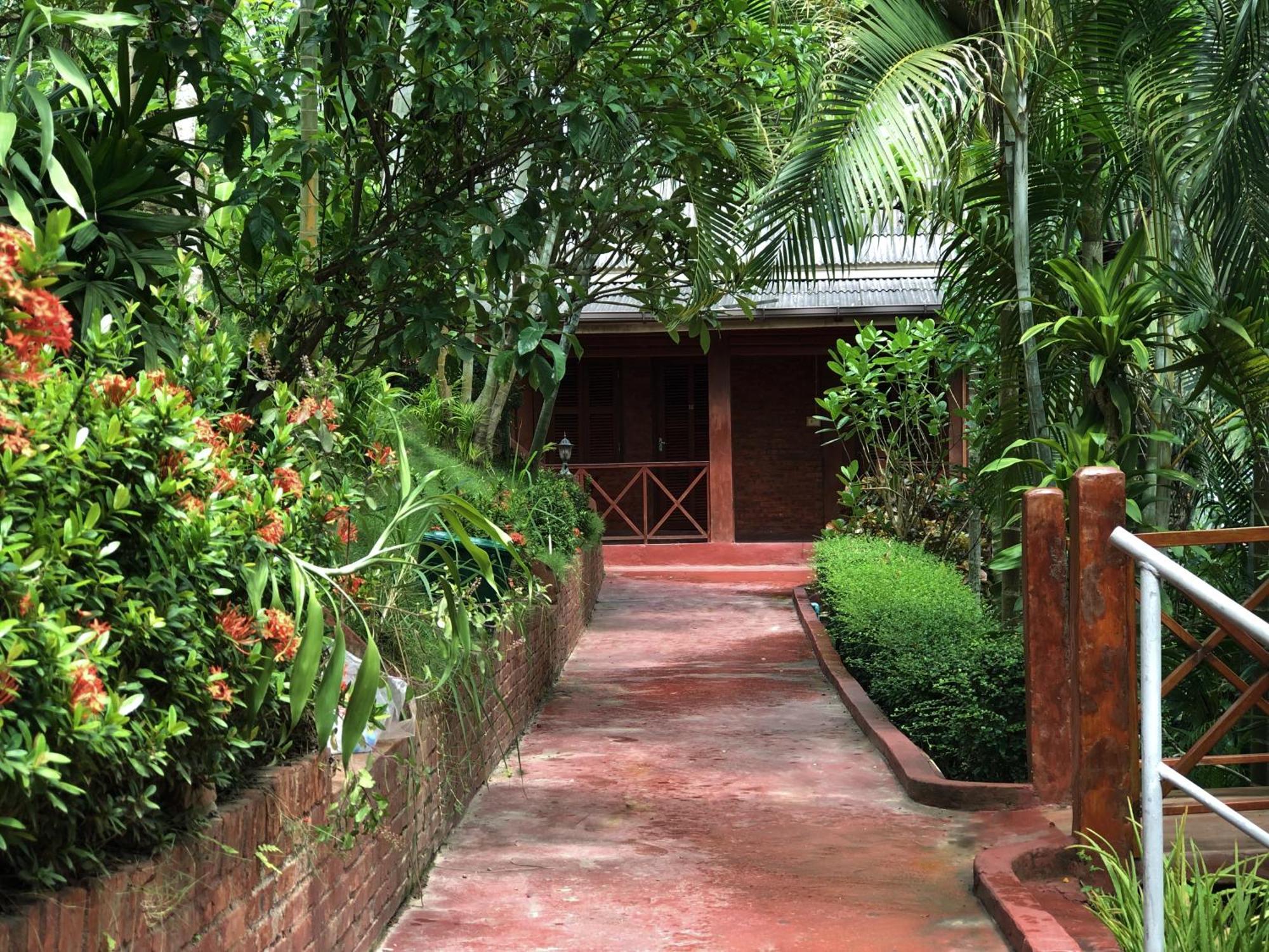 Mekong Riverside Lodge Muang Pakbèng Exterior foto